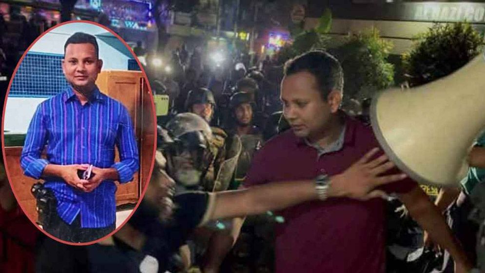 মেরুন টি-শার্ট পরা সেই ব্যক্তি ছিলেন পুলিশের কনস্টেবল