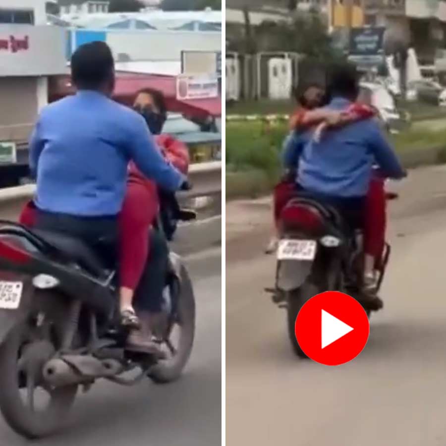 জ্বালানি ট্যাঙ্কিতে শুয়ে প্রেমিকা, আদর করতে করতেই বাইক চালাচ্ছেন যুবক! ভিডিও ভাইরাল