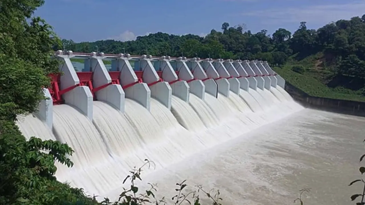 সাড়ে তিন ফুট উচ্চতায় ছাড়া হয়েছে কাপ্তাই হ্রদের পানি