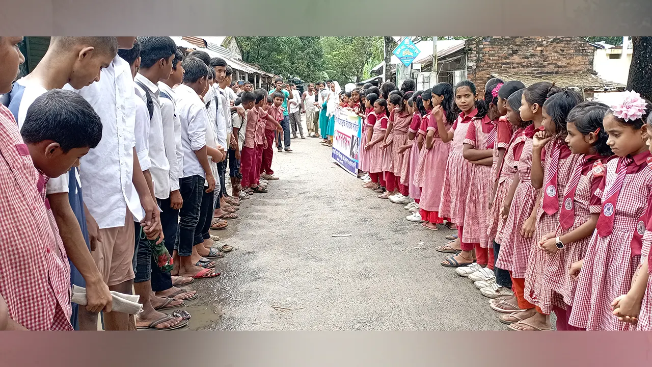 শিশু ধর্ষণচেষ্টার অভিযোগ, গ্রেপ্তারের দাবি শিক্ষার্থী