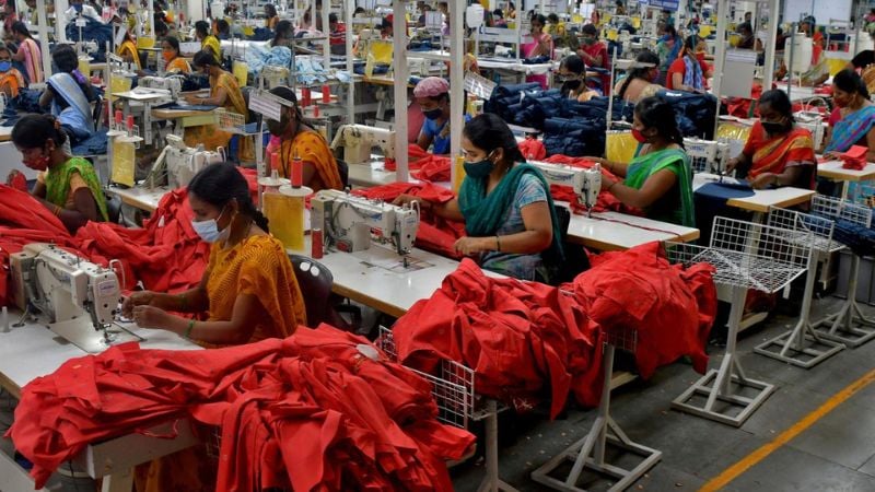 ভারত থেকে পোশাক কেনা স্থগিত করছে মার্কিন কোম্পানি