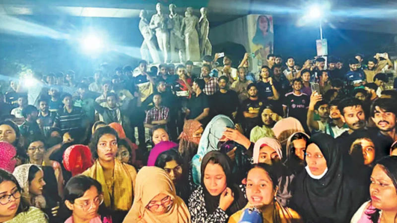 হলে রাজনীতি বিরোধিতার পেছনে নিপীড়নের স্মৃতি ও নতুন তৎপরতা