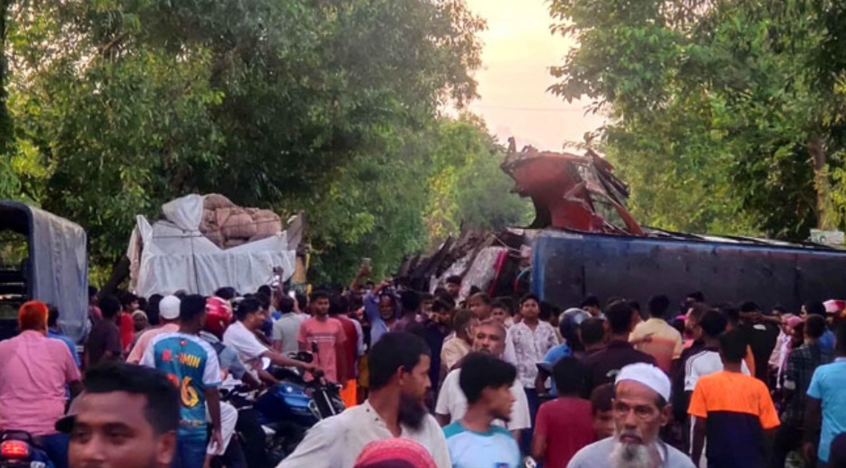 রাজশাহীতে বাস-ট্রাক সংঘর্ষ নিহত-১