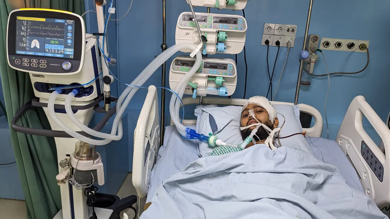 চবিতে সংঘর্ষ : হাসপাতালে ভর্তি ১২ শিক্ষার্থী, দুজন লাইফ সাপোর্টে
