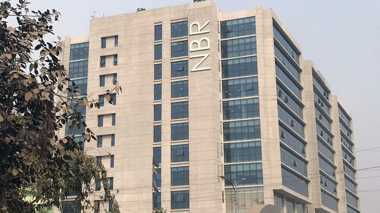 ৩৮ লাখ টাকা ঘুষ নেওয়ার অভিযোগে কর কর্মকর্তা বরখাস্ত