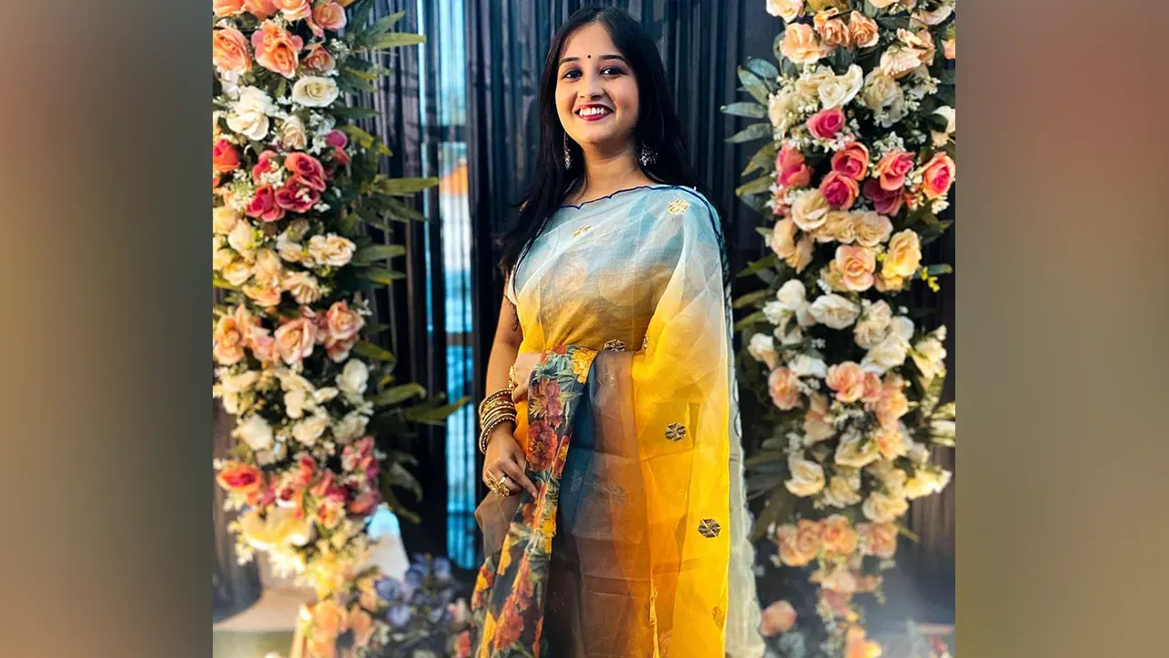 ফ্যানের সঙ্গে ঝুলছিল স্কুল শিক্ষিকার লাশ