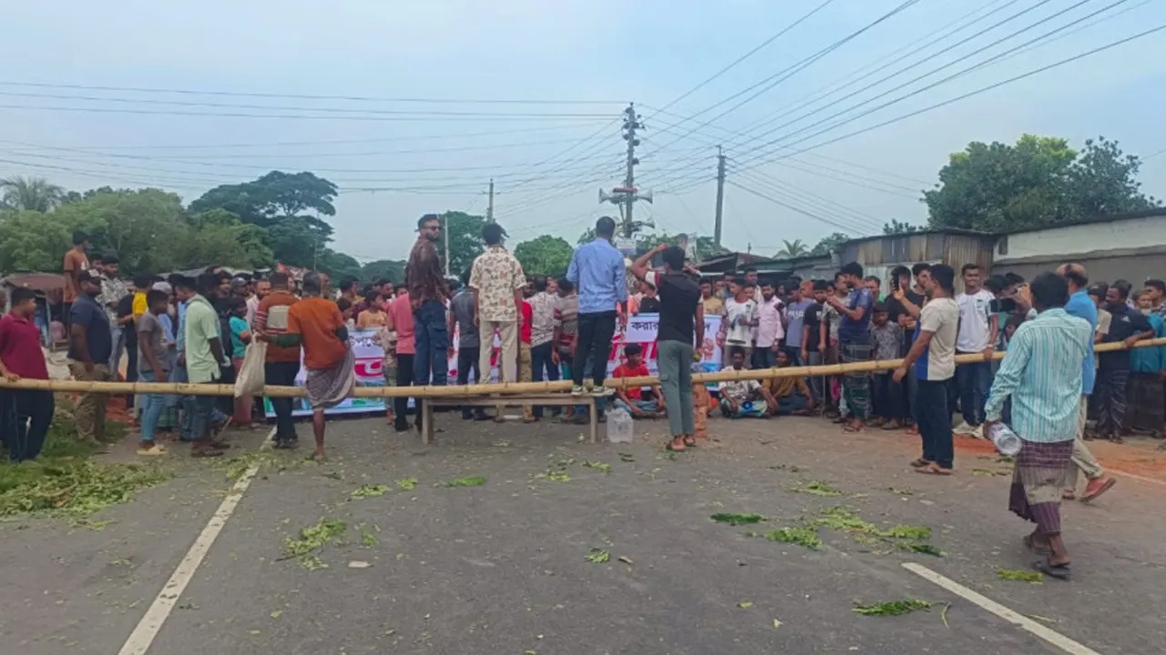 স্লোগানে উত্তাল মহাসড়ক