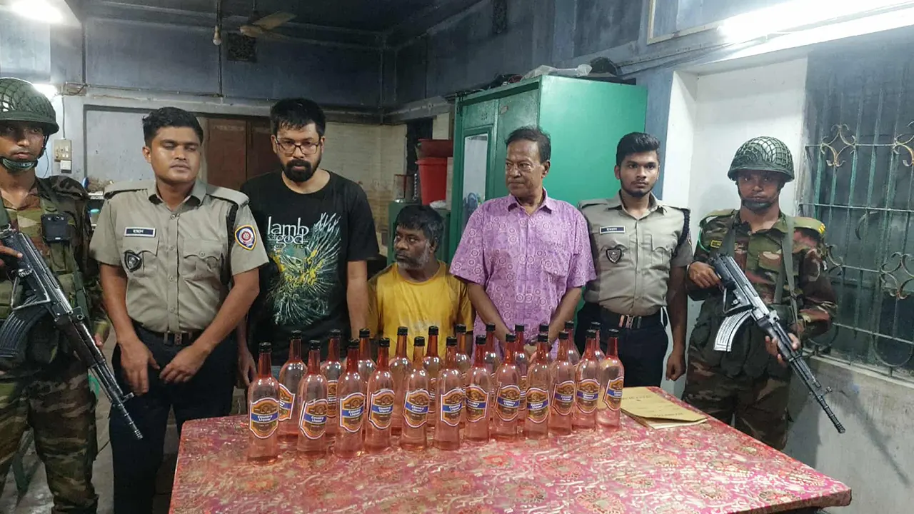 ওষুধের দোকানে মদ বিক্রি, বাবা-ছেলেসহ আটক ৩