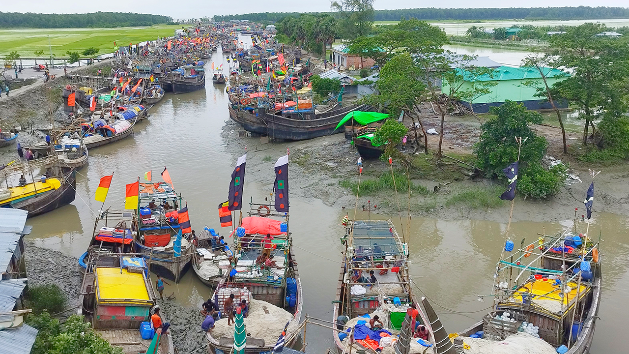 আসছে নিষেধাজ্ঞা, উপকূলজুড়ে বিষাদের ছায়া