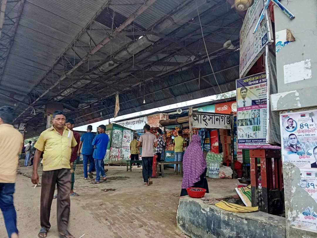 আহ্সান গঞ্জ স্টেশনে ঢাকাগামী সকল আন্ত:নগর ট্রেনের স্টপেজ না থাকায় যাত্রীদের দুর্ভগ