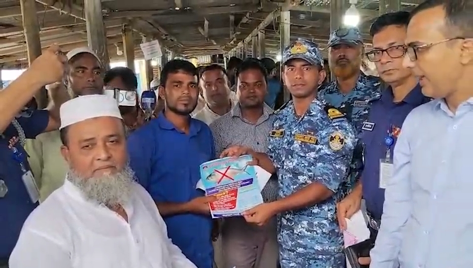 জাতীয় মাছ ইলিশ সংরক্ষণে চাঁদপুরে জনসচেতনতামূলক কার্যক্রম করেছে কোস্ট গার্ড