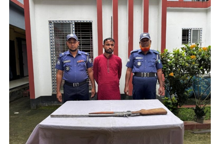 নবীনগরে বিশেষ অভিযানে দেশীয় তৈরি দুইনলা বন্দুকসহ যুবককে আটক