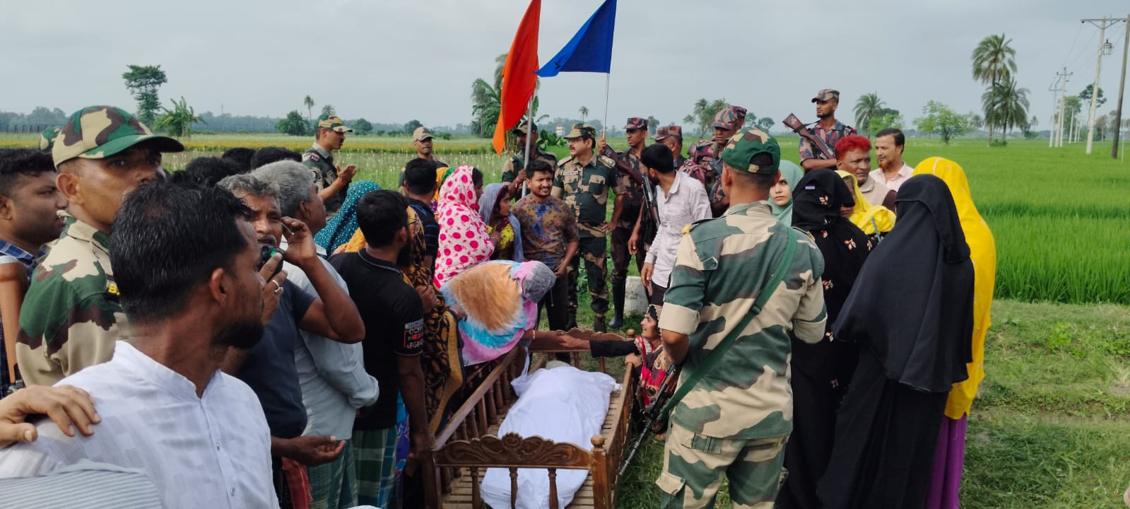 সীমান্তে শেষবারের মতো জব্বার মন্ডলের লাশ দেখলেন বাংলাদেশি স্বজনরা