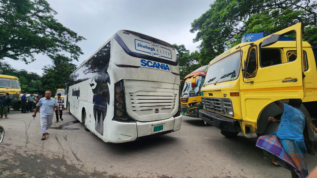 আমড়াখালী চেকপোস্টে বিজিবির সঙ্গে বেসামরিকের অসৌজন্যতা
