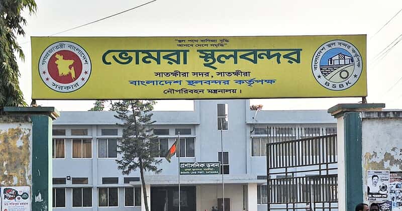 বেনাপোলে কমছে আমদানি-রফতানি, বিকল্প রুটে ঝুঁকছে ব্যবসায়ীরা।
