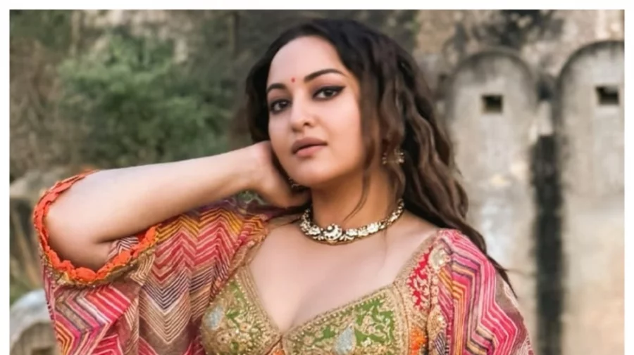 ১৬ মাসের অন্তঃসত্ত্বা সোনাক্ষী!