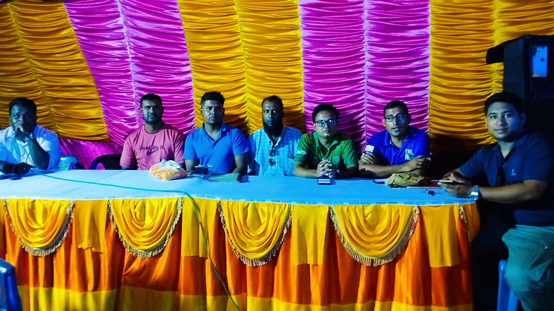 শালিখা প্রেসক্লাবের পক্ষ থেকে পূজামন্ডপ পরিদর্শন