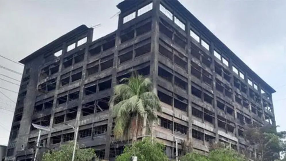 ১৭ ঘণ্টা পর নিয়ন্ত্রণে কারখানার আগুন