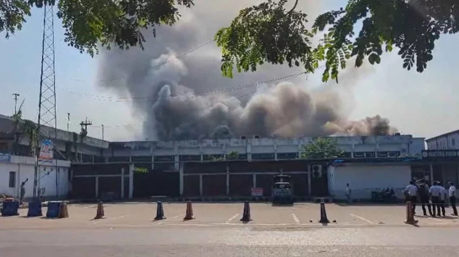 পুরোপুরি নিভল শাহজালালের কার্গো ভিলেজের আগুন