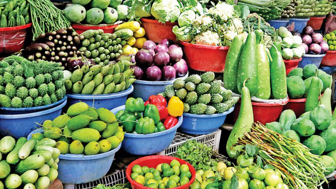 বাড়তি দামে মিলছে শীতের সবজি