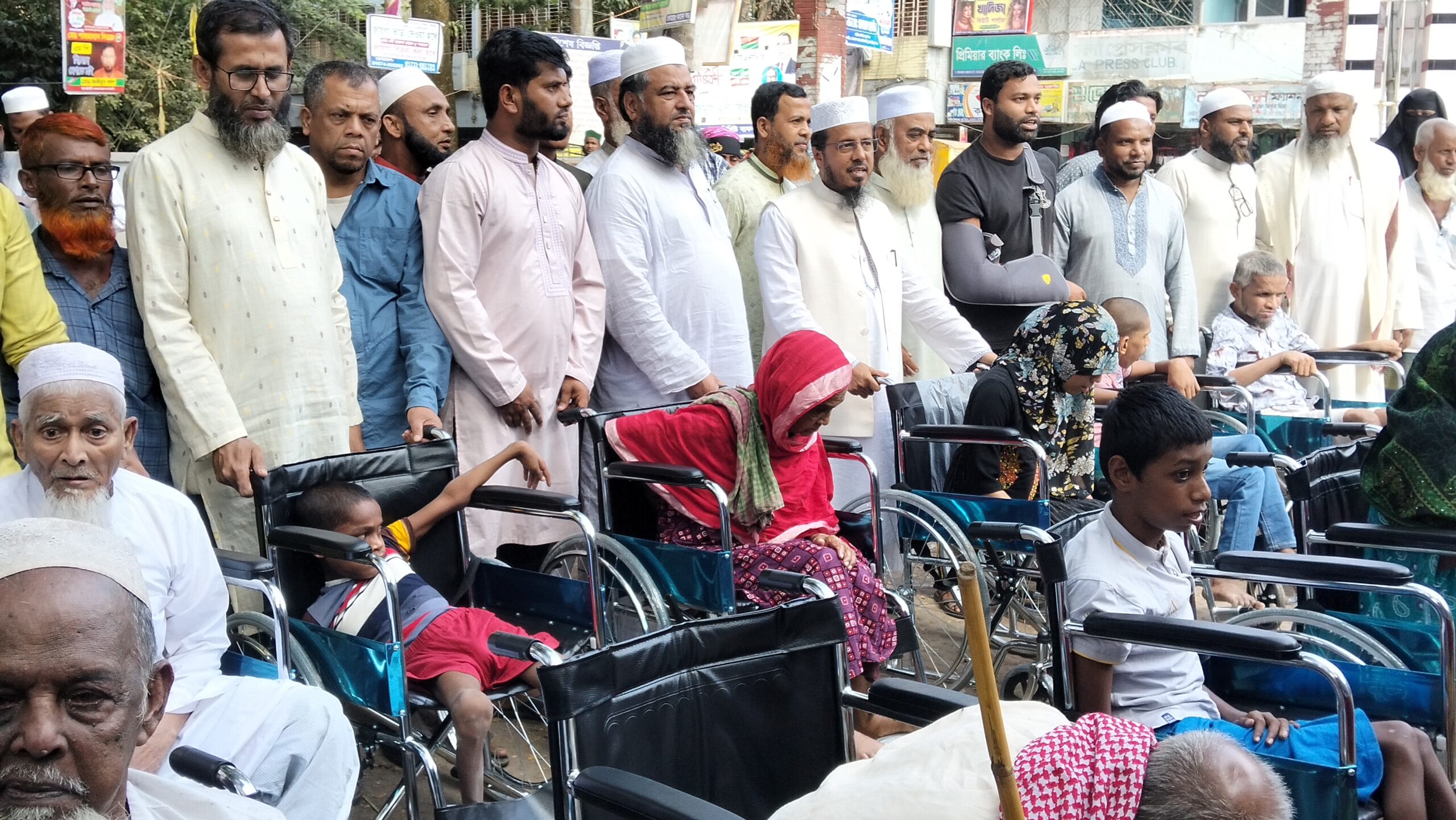 ব্রাহ্মণবাড়িয়া-২ আসনে জামায়াতে ইসলামীর প্রার্থীর উদ্যোগে ১২টি হুইলচেয়ার বিতরণ।