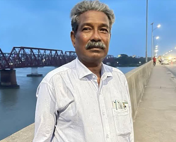 মা বাবার কবরের পাশেই পরপারের বাসিন্দা হলেন আব্দু রহমান খান ওমর।