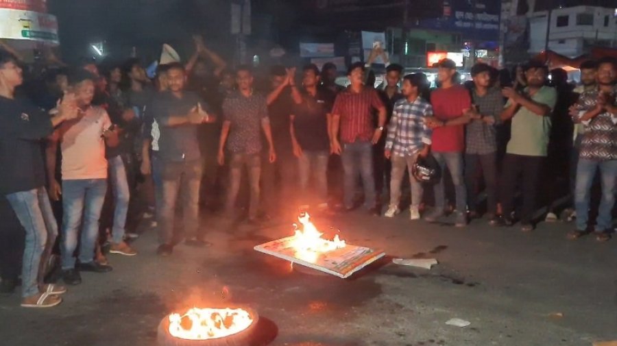 কুষ্টিয়ায় মনোনয়নবঞ্চিত বিএনপি নেতার সমর্থকদের দ্বিতীয় দিনে সড়ক অবরোধ