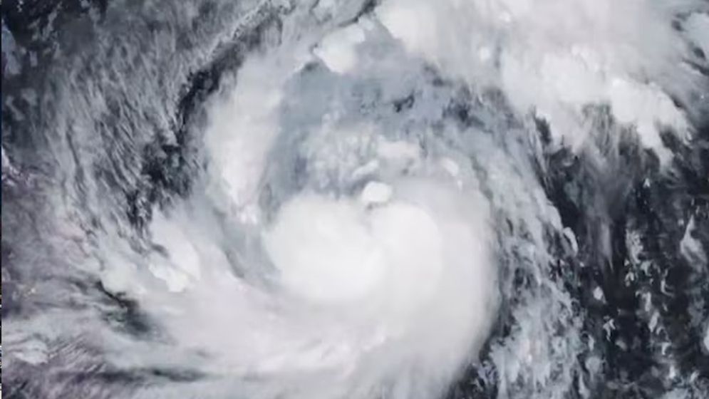 ধেয়ে আসছে সুপার টাইফুন ‘ফাং-ওয়ং’, সরানো হলো ১ লাখ বাসিন্দাকে