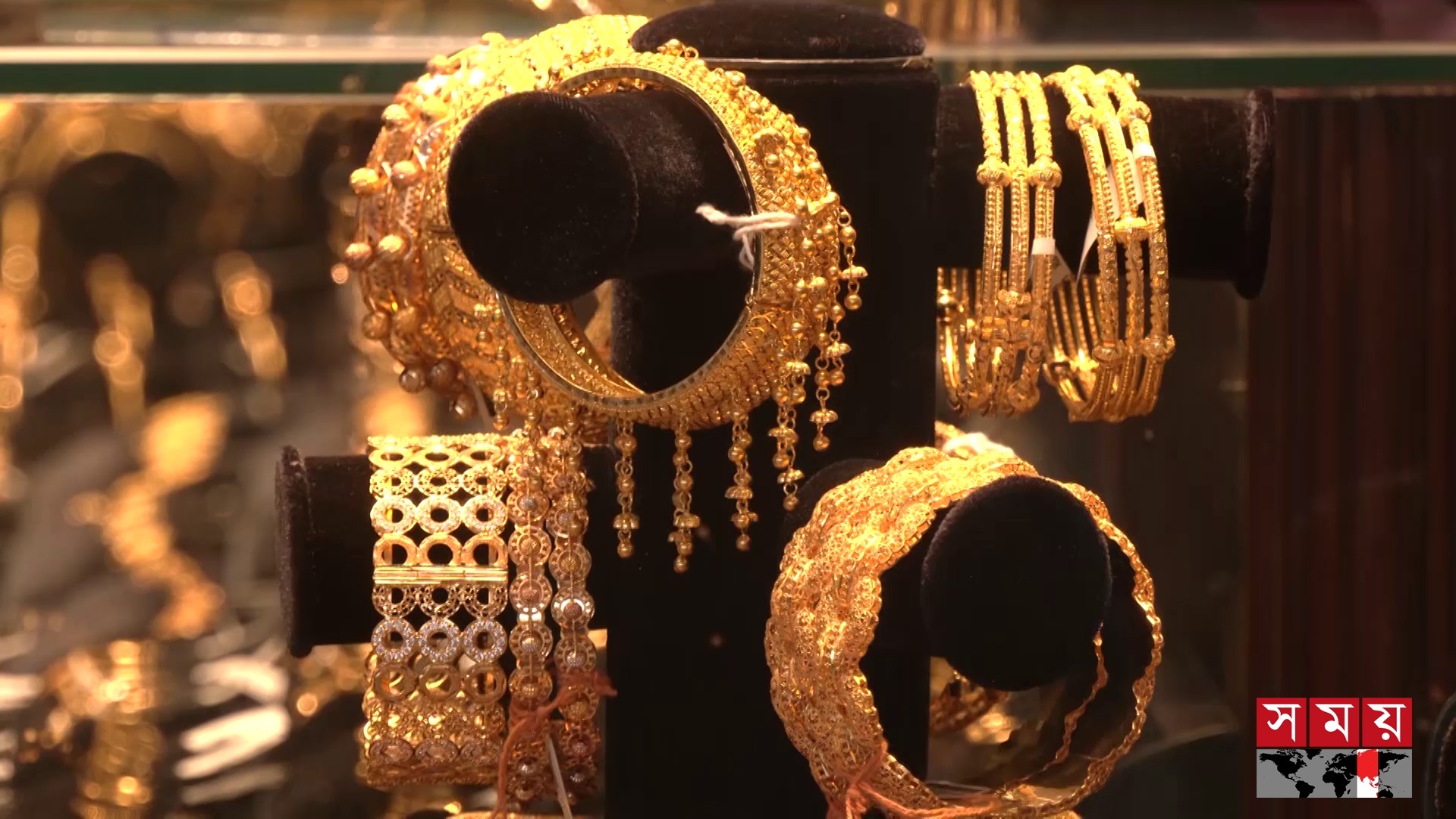 চলতি বছর স্বর্ণের দাম বেড়েছে ৫০ বার, কমেছে কত বার?