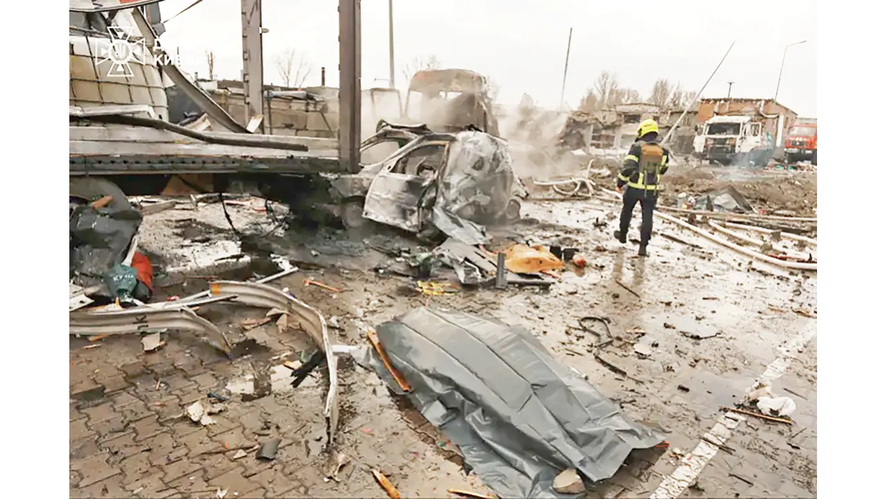 আলোচনার মধ্যেই হামলা রাশিয়া-ইউক্রেনের