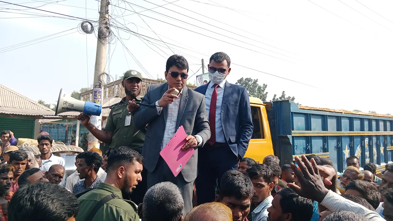 সার না পেয়ে মহাসড়ক অবরোধ