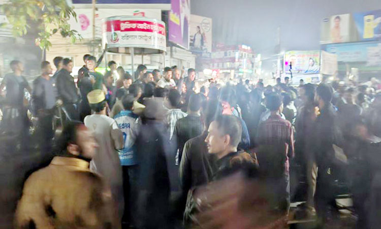 বরিশাল নথুল্লাবাদে অর্ধশতাধিক বাস ভাঙচুর, আহত ৬০