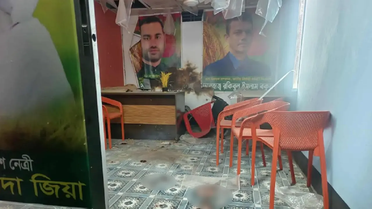 খুলনায় বিএনপি অফিসে গুলি-বোমা হামলা, নিহত ১