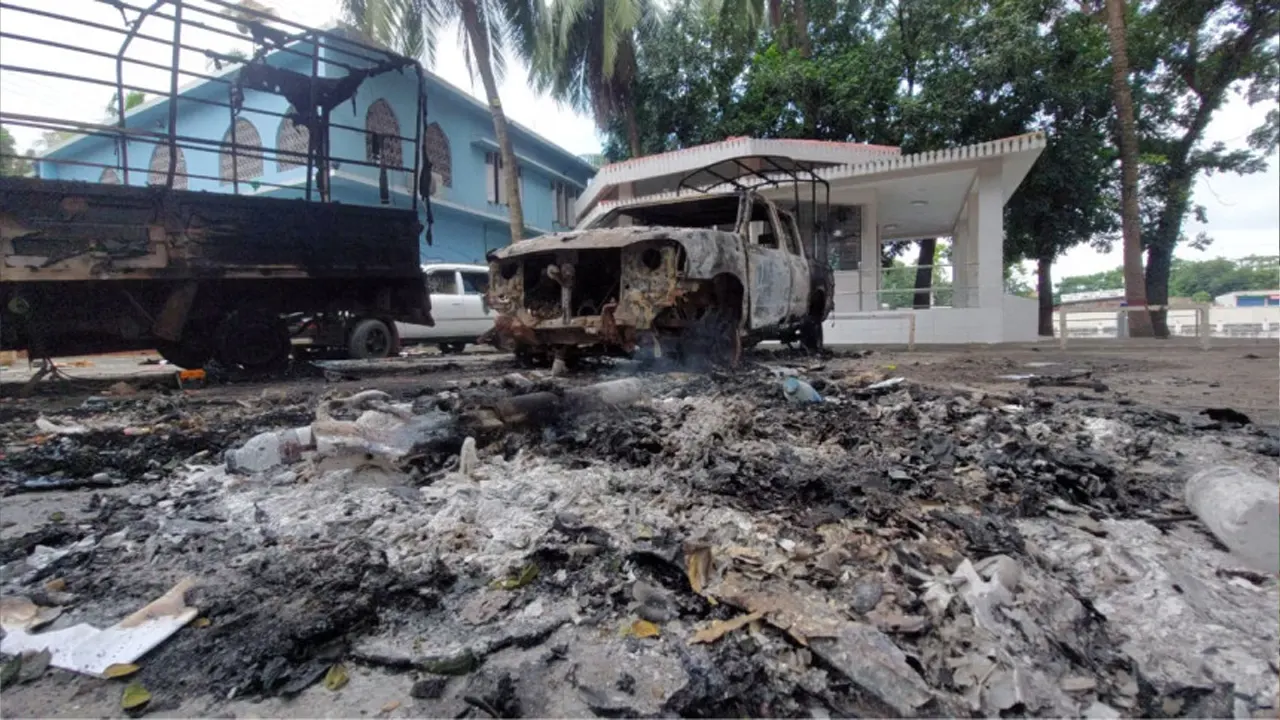 ‘আশুলিয়ায় ছয়টি মরদেহ পেট্রোল ঢেলে পুড়িয়ে দেন ওসি সায়েদ ও এএসআই বিশ্বজিৎ’