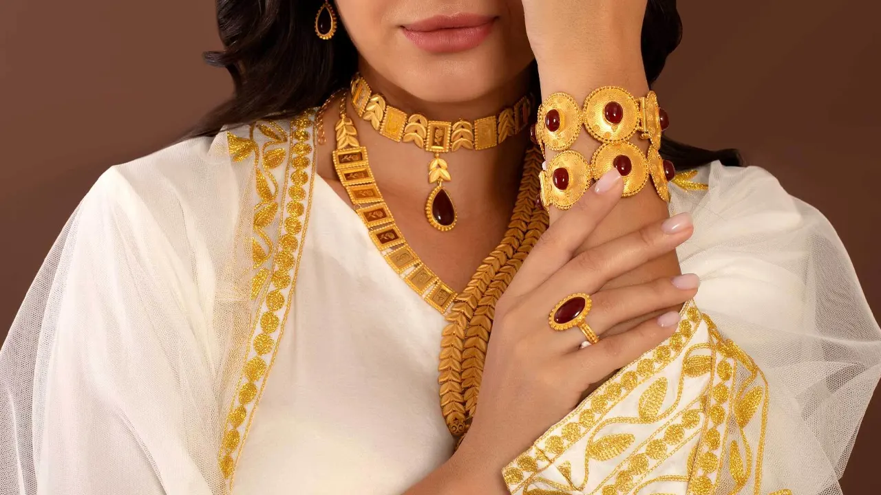 ফের বাড়ল স্বর্ণের দাম, বিক্রিও চড়া