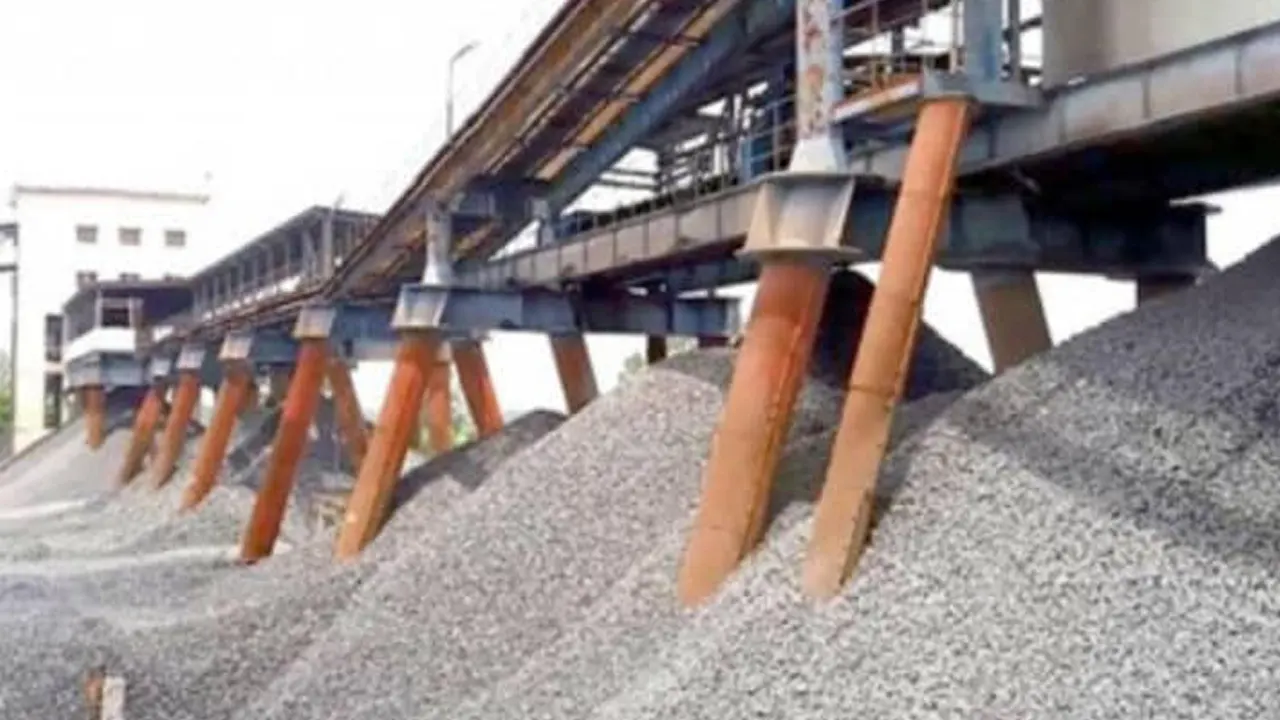 পার্বতীপুর মধ্যপাড়া পাথর খনি বন্ধ ঘোষণা