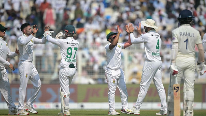 ধসে গেল ভারতও, ৩০ রানের লিড