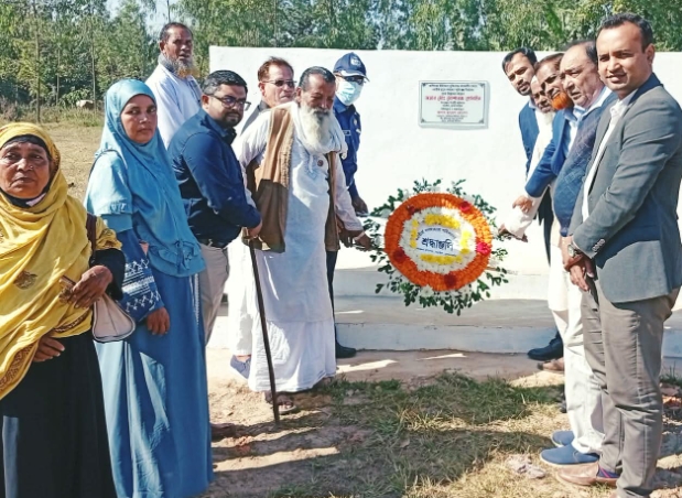শহিদ বুদ্ধিজীবী দিবসে, স্মৃতিস্তম্ভে সরাইল উপজেলা (ব্রাহ্মণবাড়িয়া) প্রশাসনের শ্রদ্ধাঞ্জলি।