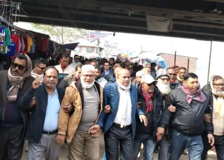 ইতিহাসের সাক্ষী হতে ঢাকার পথে আত্রাই বিএনপির নেতা কর্মীরা