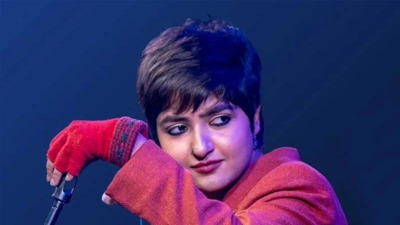 মঞ্চেই হেনস্তার শিকার গায়িকা, থানায় অভিযোগ