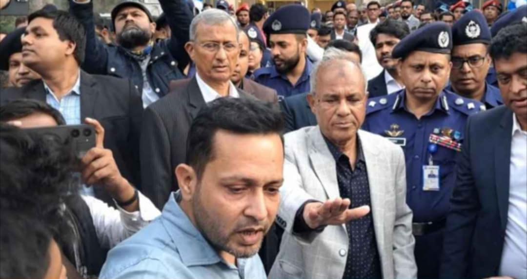 মামলা না থাকলেও ‘আওয়ামী সন্ত্রাসীদের’ গ্রেপ্তারের নির্দেশ স্বরাষ্ট্র উপদেষ্টার