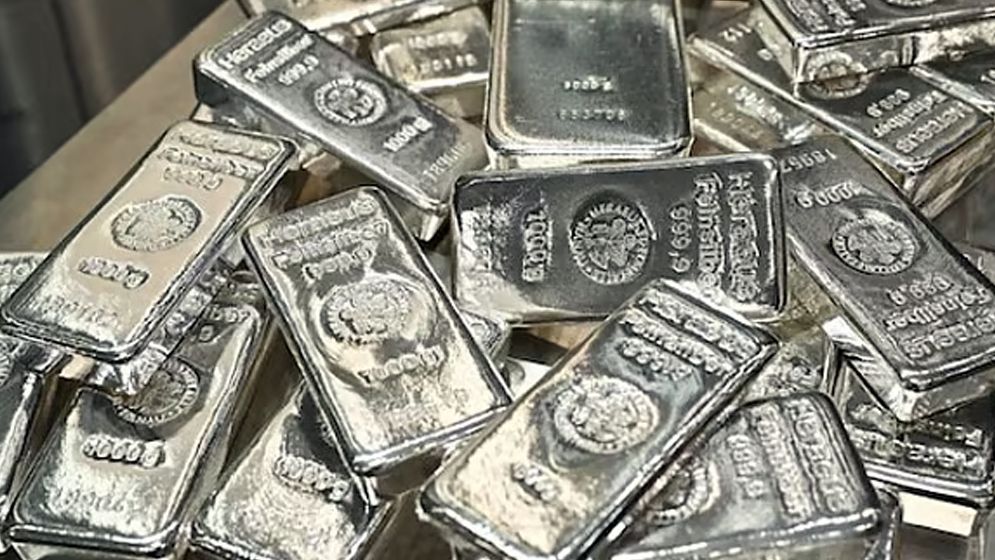 রুপার দাম রেকর্ড ছুঁয়েছে, প্রযুক্তি ও বিনিয়োগে বাড়ছে চাহিদা