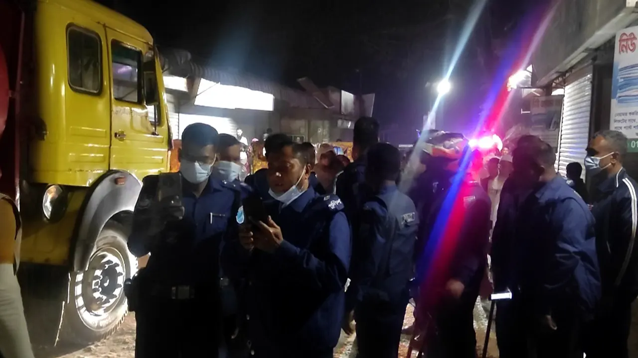 দুই গ্রুপের সংঘর্ষ, একজন গুলিবিদ্ধসহ আহত ১০