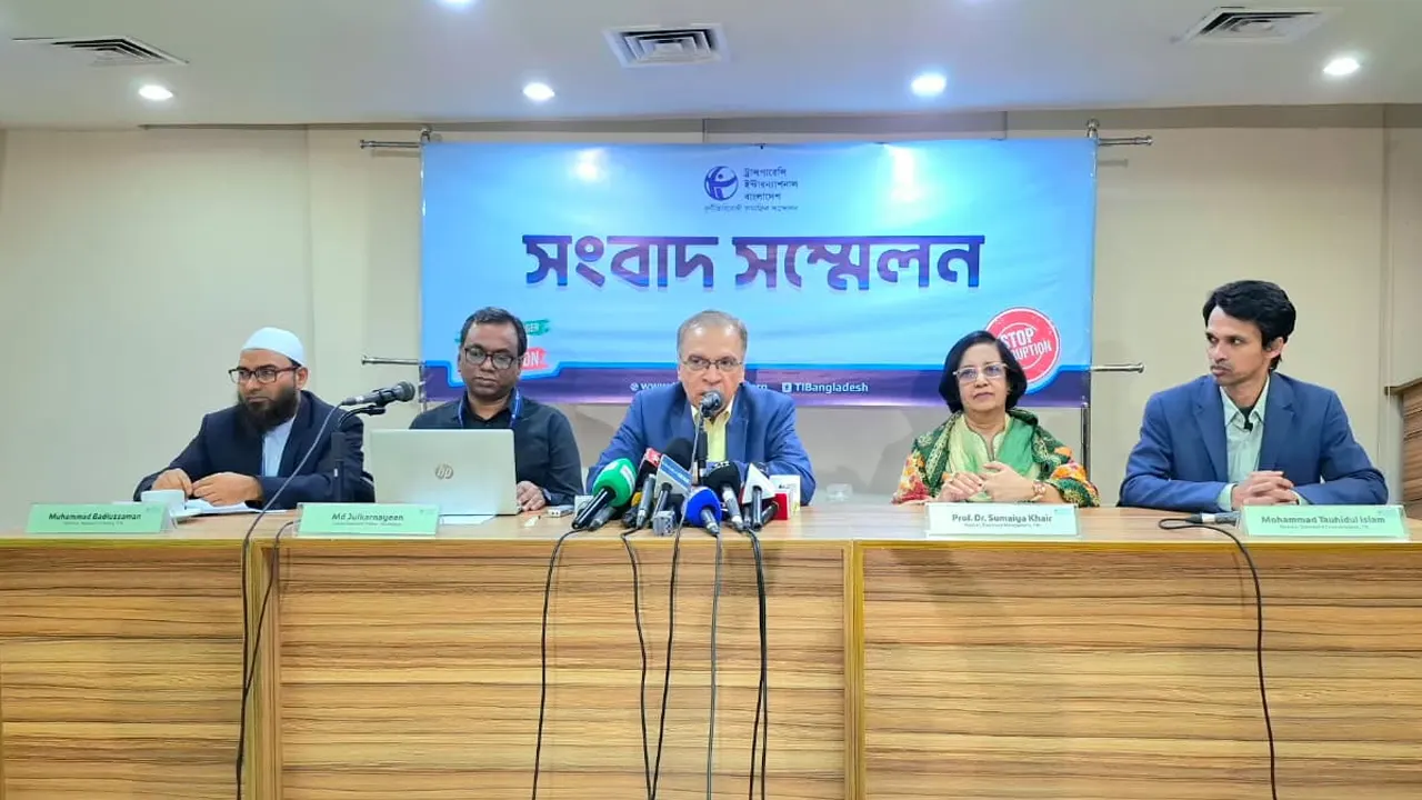 দুর্নীতির বিরুদ্ধে অবস্থান নিতে ব্যর্থ অন্তর্বর্তী সরকার : টিআইবি