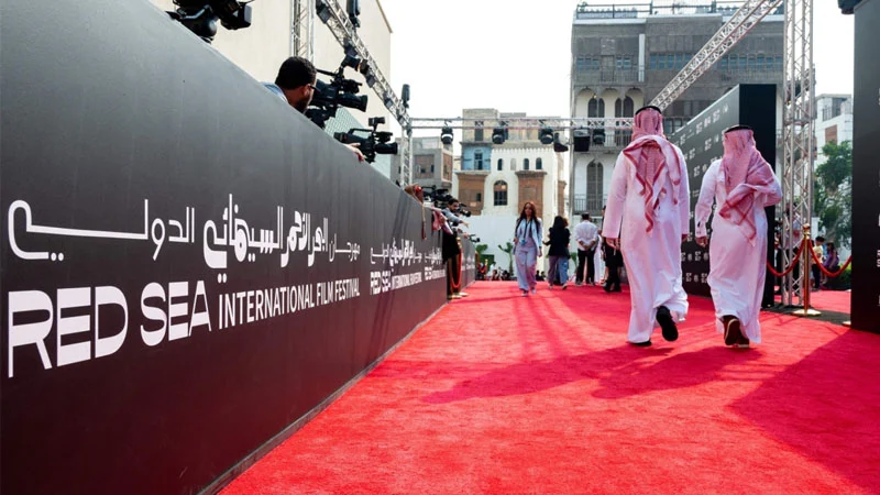 সৌদিতে চলচ্চিত্র উৎসবের পর্দা উঠছে কাল, আলো ছড়াবেন জোলি-ঐশ্বরিয়ারা