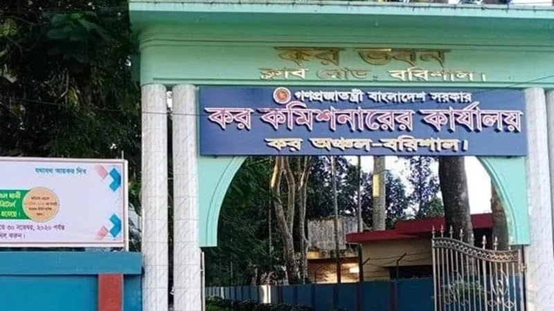 আয়কর রিটার্নের নোটিশ পেলেন ফুটপাতের পিঠা বিক্রেতা তন্নী