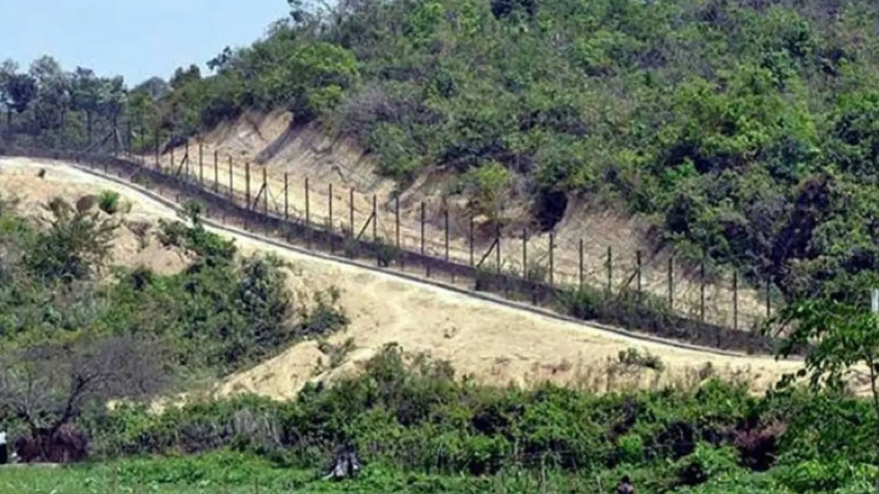 সীমান্তের ১৮ ফাঁকফোকর দিয়ে ঢুকছে আগ্নেয়াস্ত্র