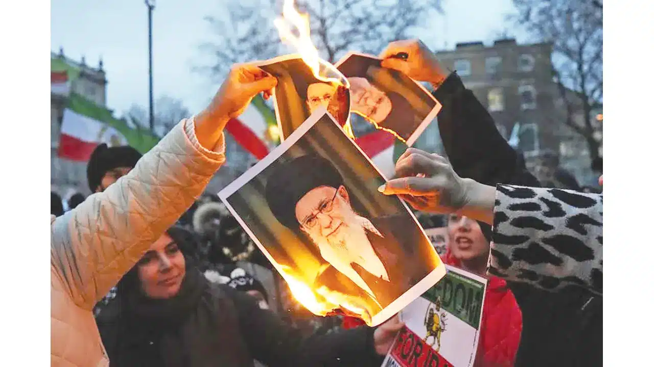 ইরানে সরকার পতন এখনই হচ্ছে না