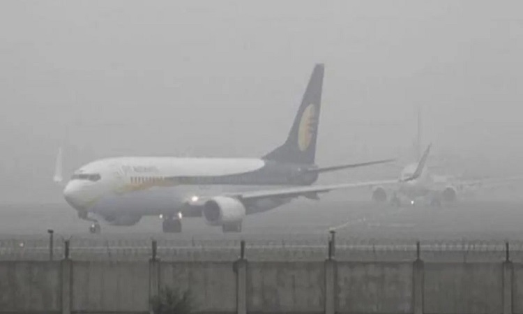 কলকাতা ও ব্যাংককে অবতরণ ঢাকায় নামতে না পেরে