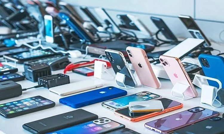 মোবাইল ফোনের দাম কমবে ৫ হাজার টাকার বেশি!